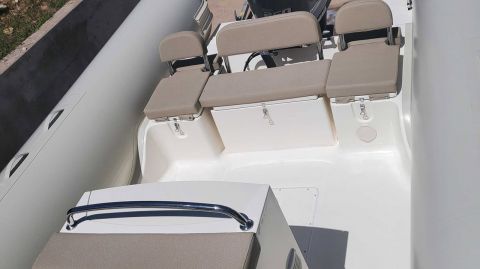 Vente de bateau d'occasion en Corse capelli tempest 750 work